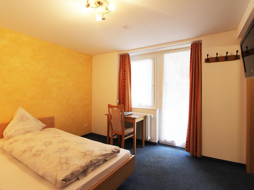 Hotel Monte-Moro サース・アルマゲル 部屋 写真