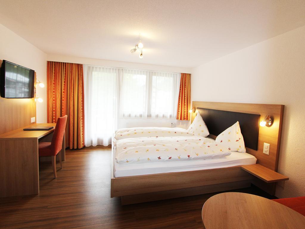 Hotel Monte-Moro サース・アルマゲル 部屋 写真