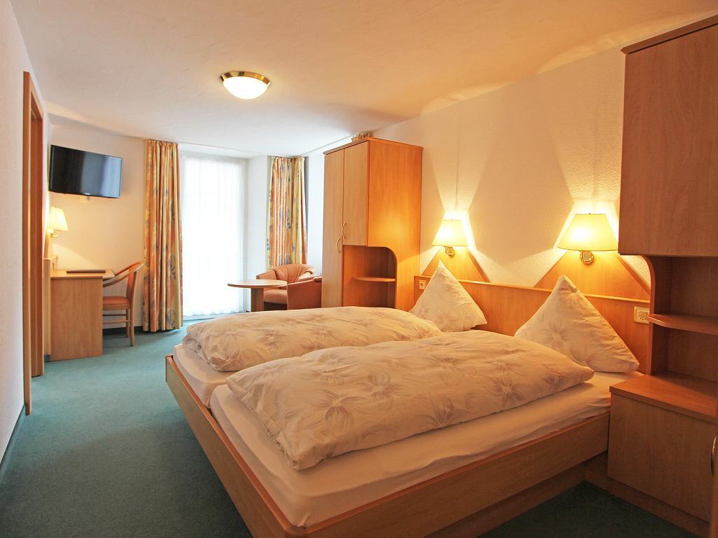 Hotel Monte-Moro サース・アルマゲル 部屋 写真