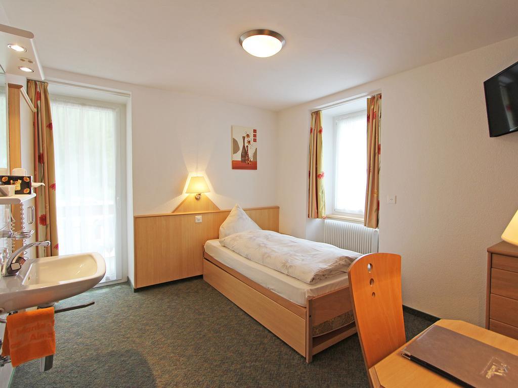 Hotel Monte-Moro サース・アルマゲル 部屋 写真